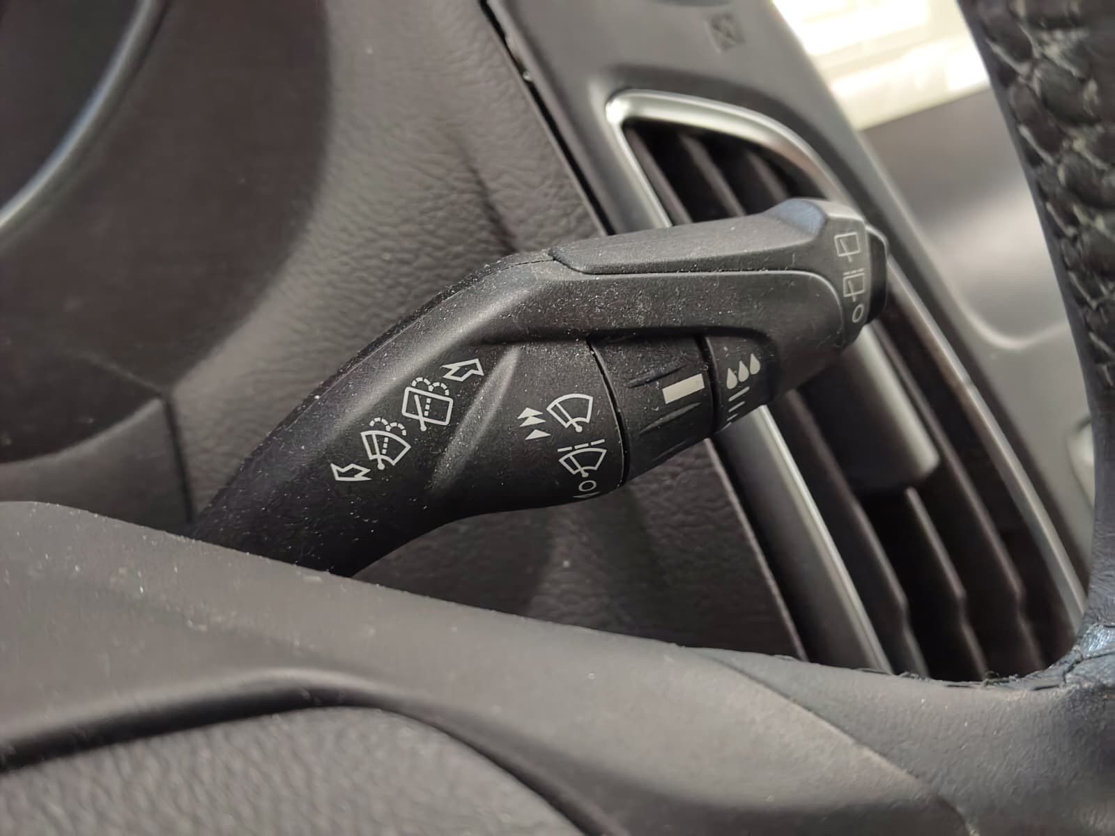 FORD Focus 1.0 EcoBoost Trend Navi SHZ LKH – Bild 25