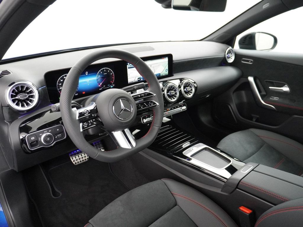Mercedes-Benz A 180 Star Edition AMG Line | Panorama - Schiebe