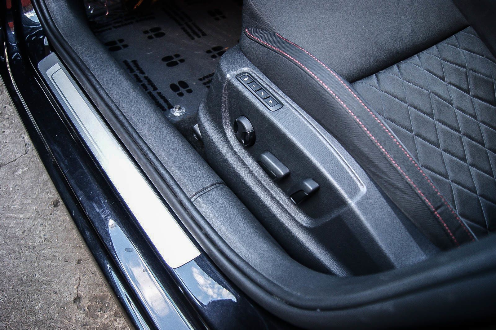 Fahrzeugabbildung SKODA Octavia Combi RS 245 VIRTUAL STANDHEIZUNG ACC DC