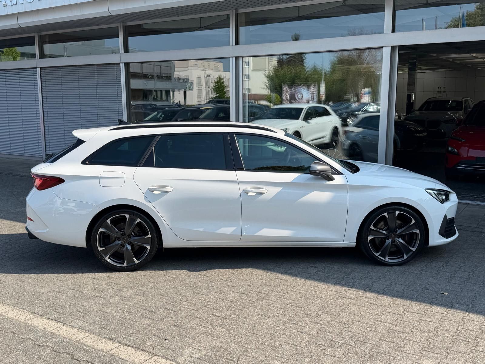 Fahrzeugabbildung CUPRA Leon VZ 2.0 TSI 4Drive >VIRTU+LED+NAVI+ACC+PDC+