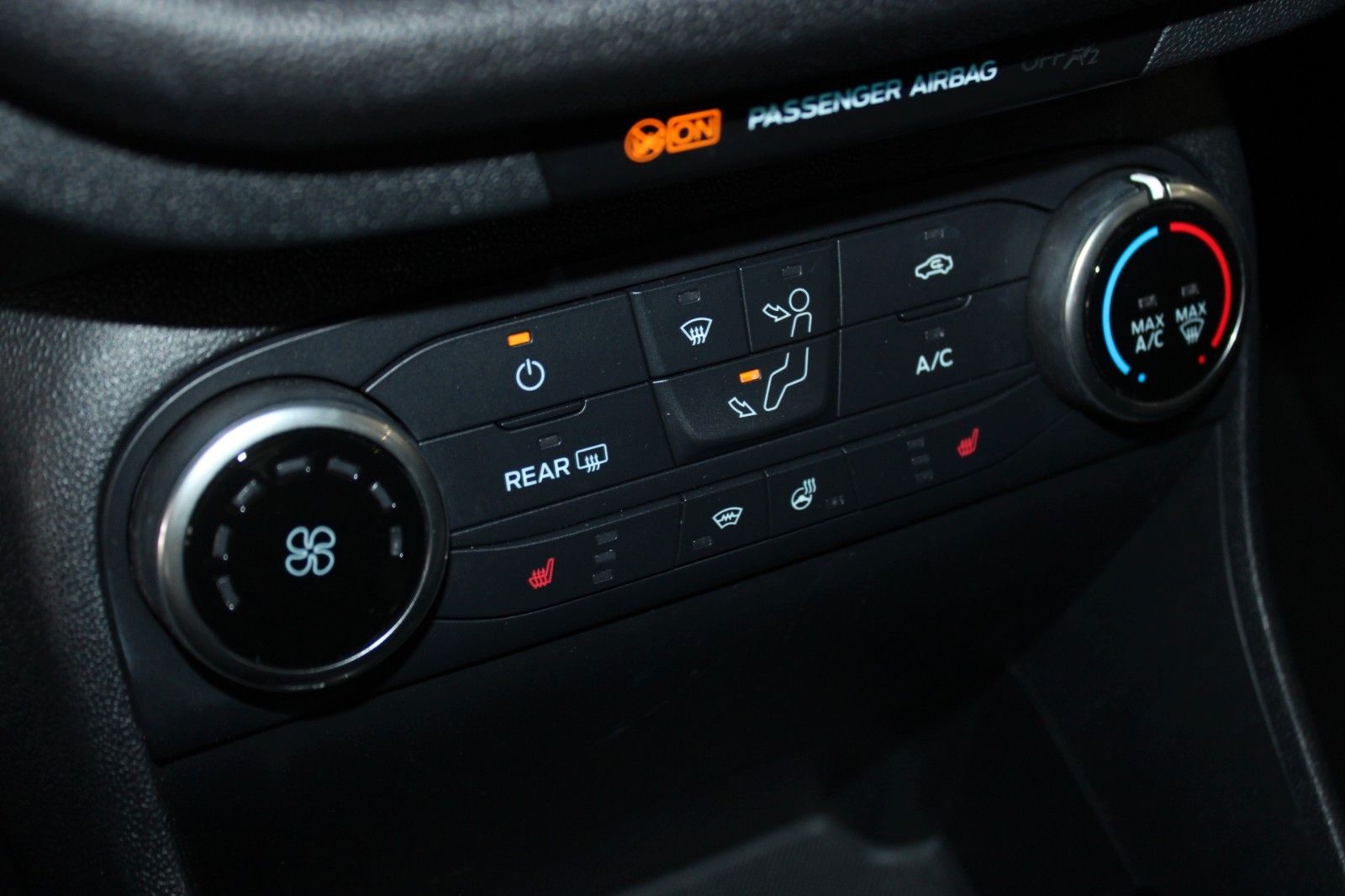 Fahrzeugabbildung Ford Fiesta 1,5 TDCi Cool & Connect 5-trg NAVI LED