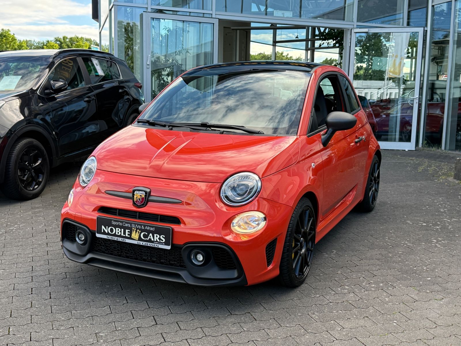 Fahrzeugabbildung Abarth 695 Competizione BEATS NAVI SABELT