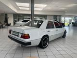 Mercedes-Benz 200 E Lim.*AUT.*KLIMA*TEMPOMAT*KAMERA*OLDTIMER* - Mercedes-Benz 200: Te