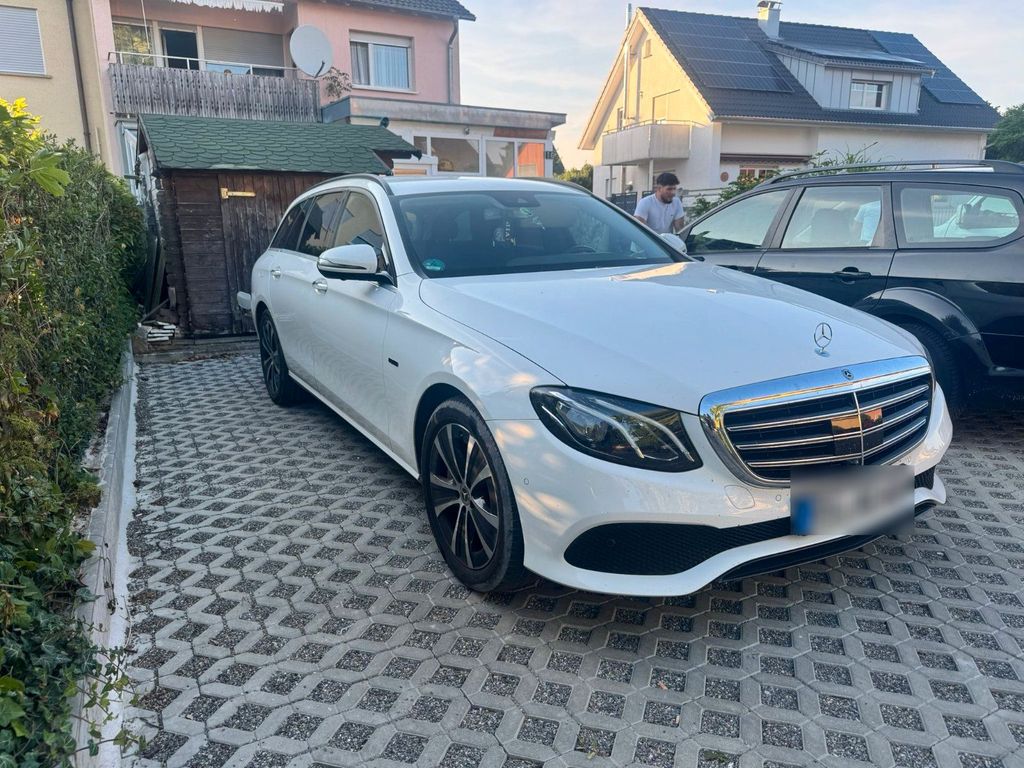 Image of Mercedes-Benz E 300