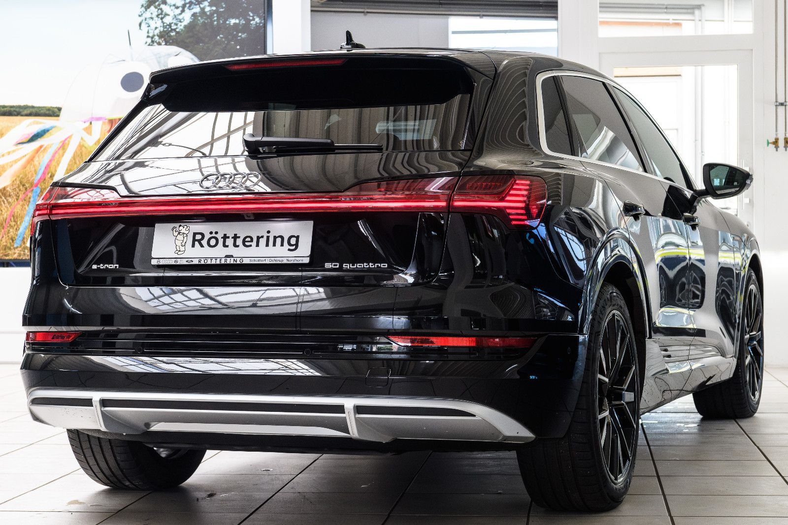 Fahrzeugabbildung Audi e-tron 50 quattro S line NAVI/SZH/LED/RFK