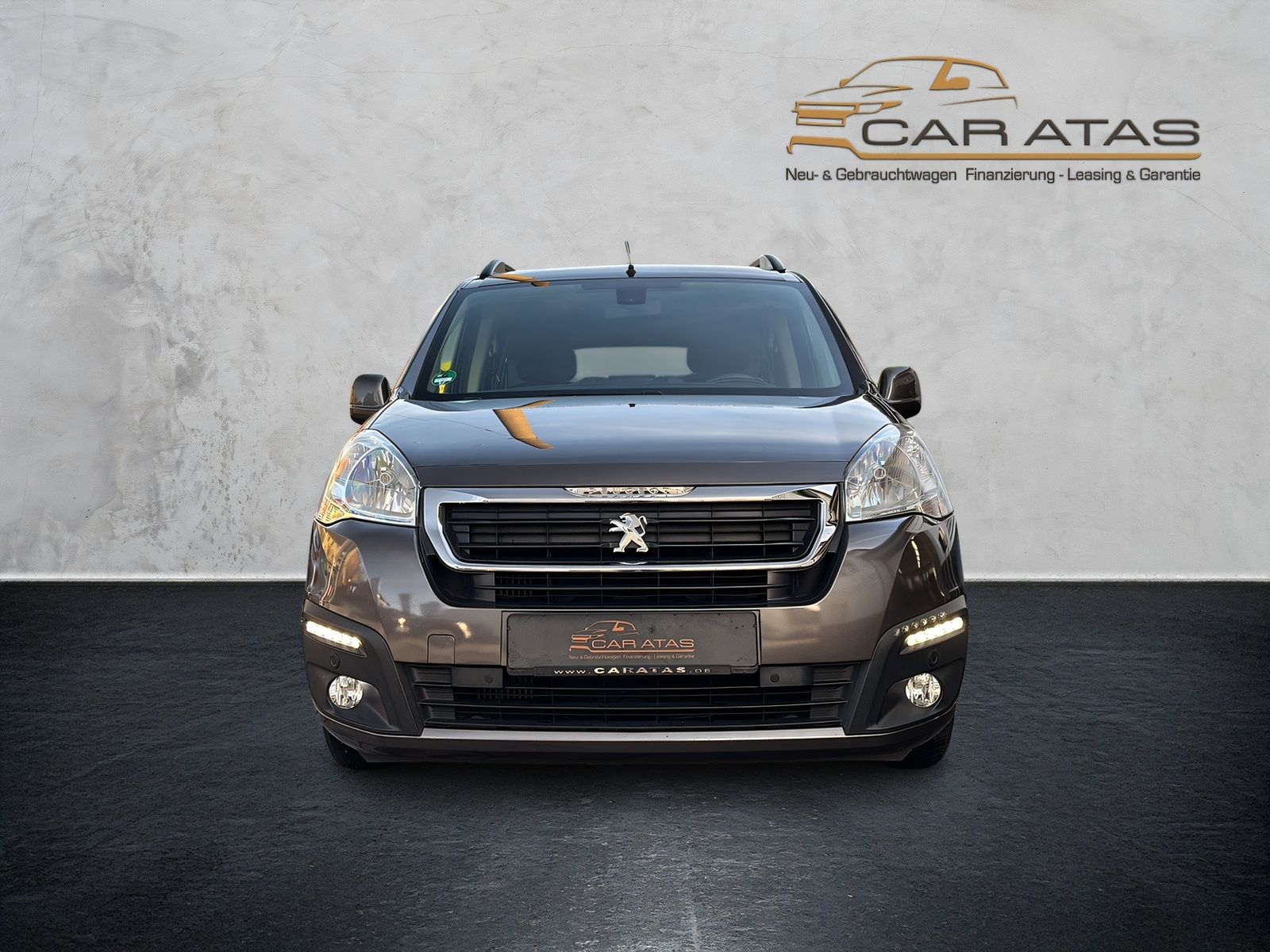 Fahrzeugabbildung Peugeot Partner Tepee Allure 1.2 Pure Tech Klimaaut.Temp