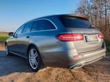 Mercedes-Benz E 220 d 4Matic, Schiebedach, Automatik, Kombi  - gebrauchte Mercedes-Benz E 220 aus dem Jahr 2021