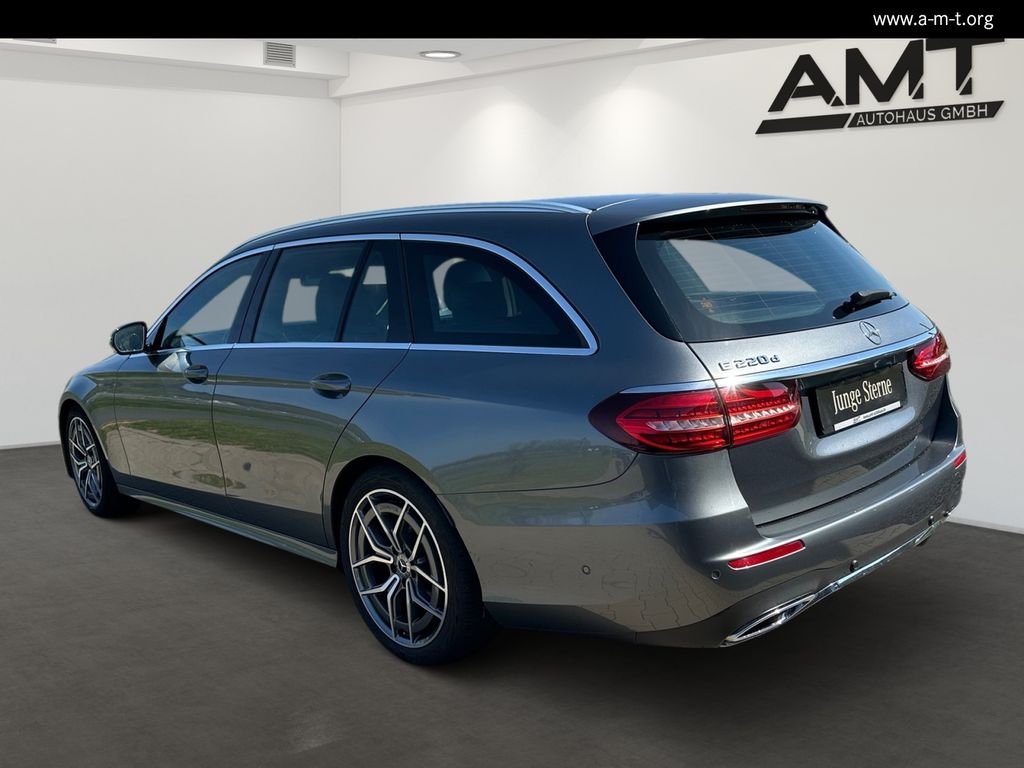MERCEDES-BENZ E 220