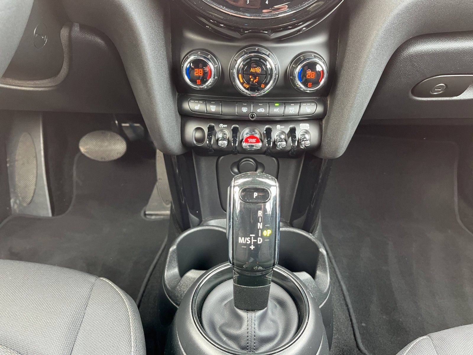 Fahrzeugabbildung MINI Cooper Cabrio Cooper Cabrio*LED*SHZ*DAB*CarPlay*