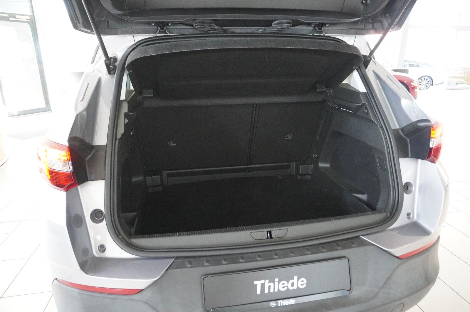 Fahrzeugabbildung Opel Grandland (X) 1.5D BUSINESS NAVI/LED/PDC/DAB/AHK