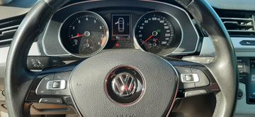 Volkswagen Passat - 12