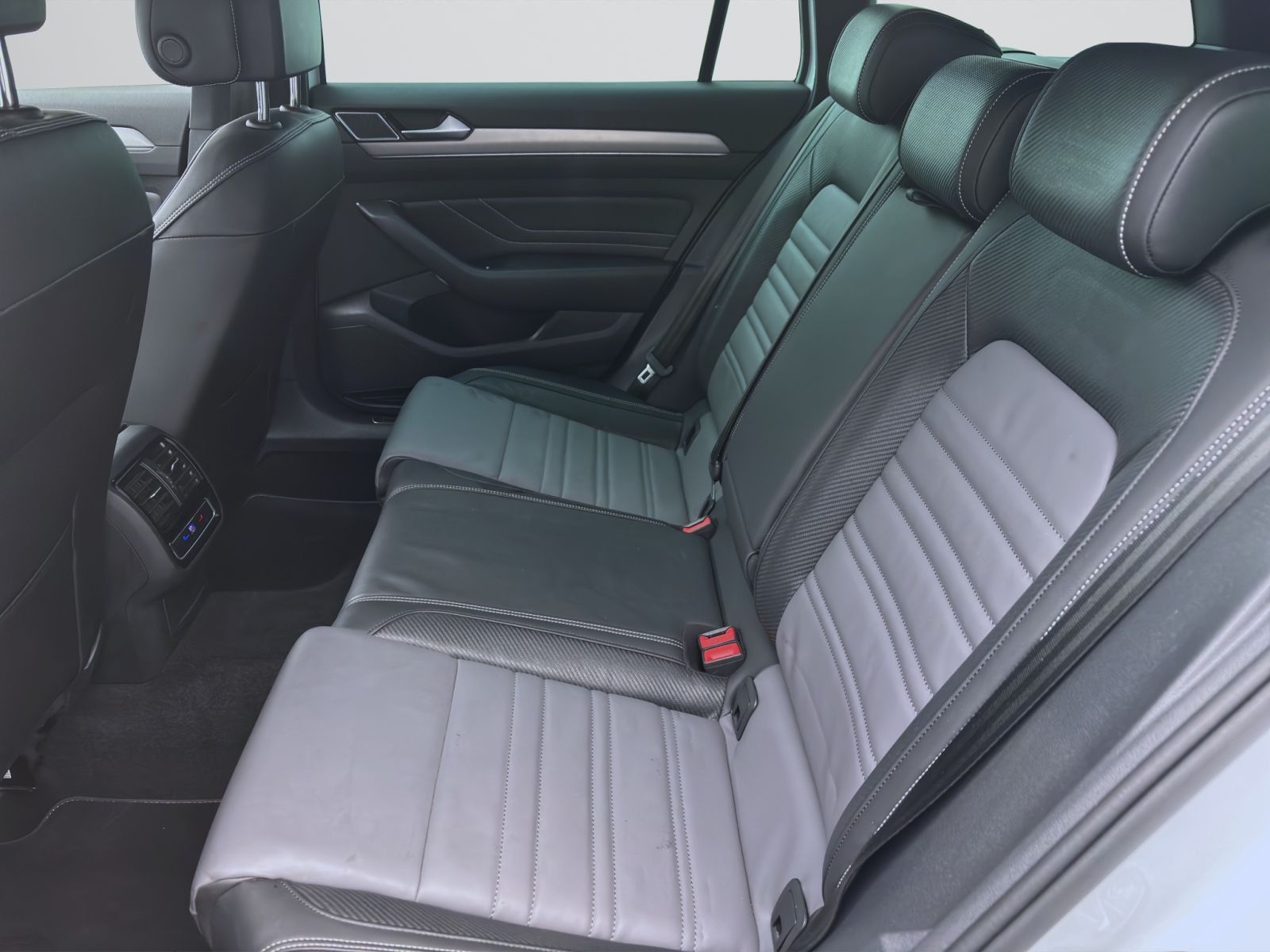 Volkswagen Passat Variant - Bild 15