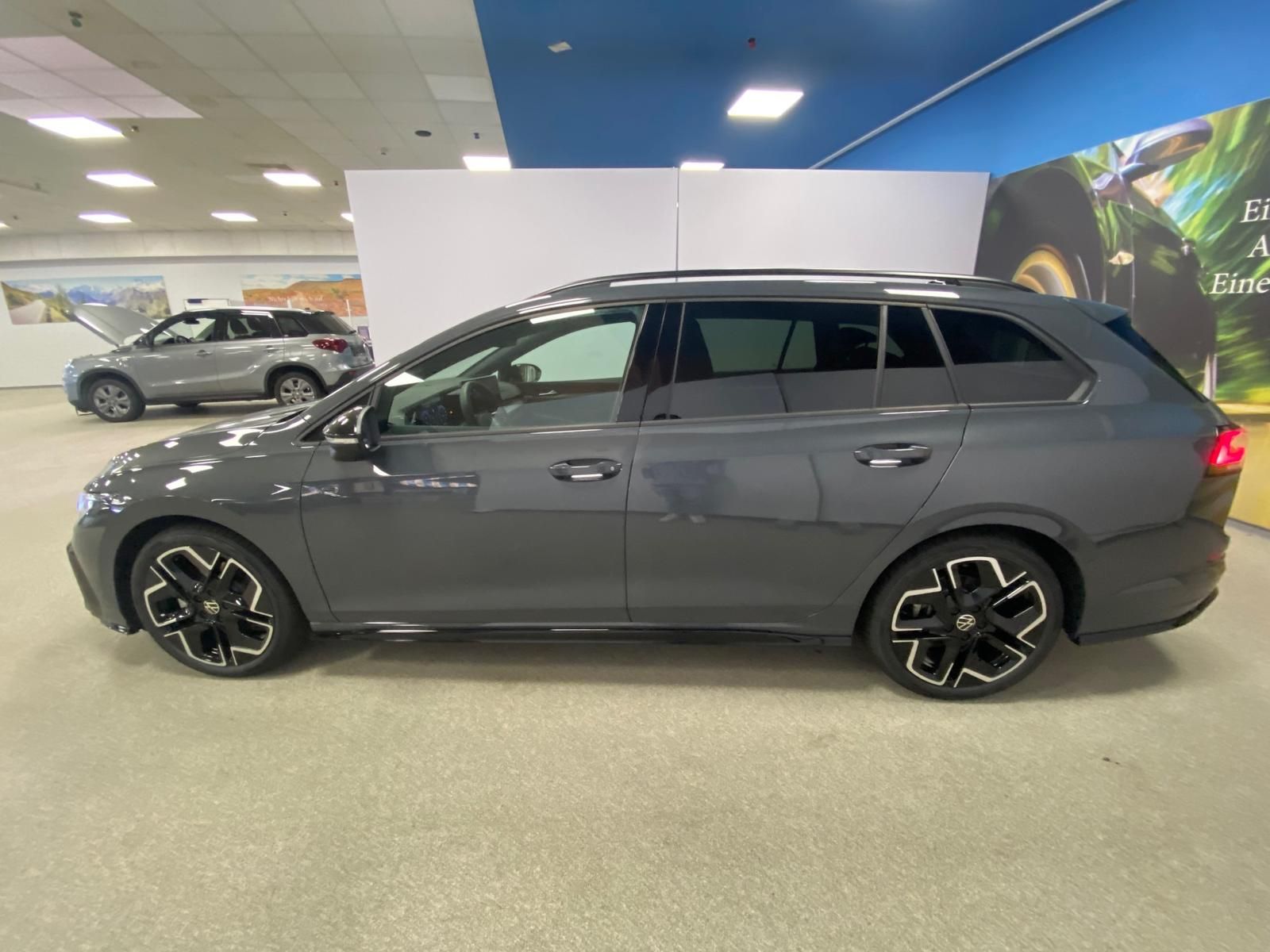 Fahrzeugabbildung Volkswagen Variant 2.0 TSI 4Mot R-Line BlackStyle+AHK+MATRI