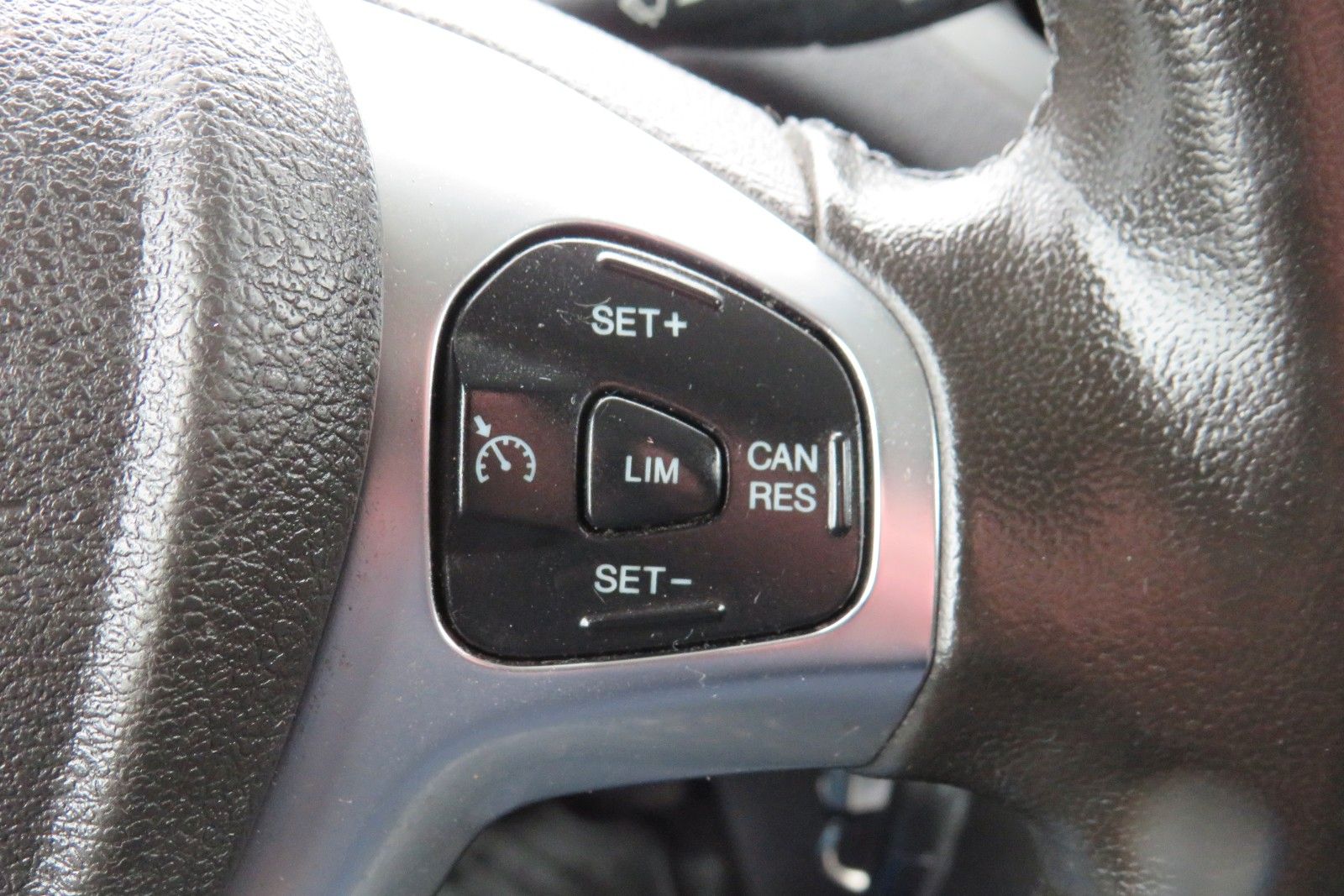 Fahrzeugabbildung Ford Transit Courier TREND NAVI SCHECKHEFT 1.HD