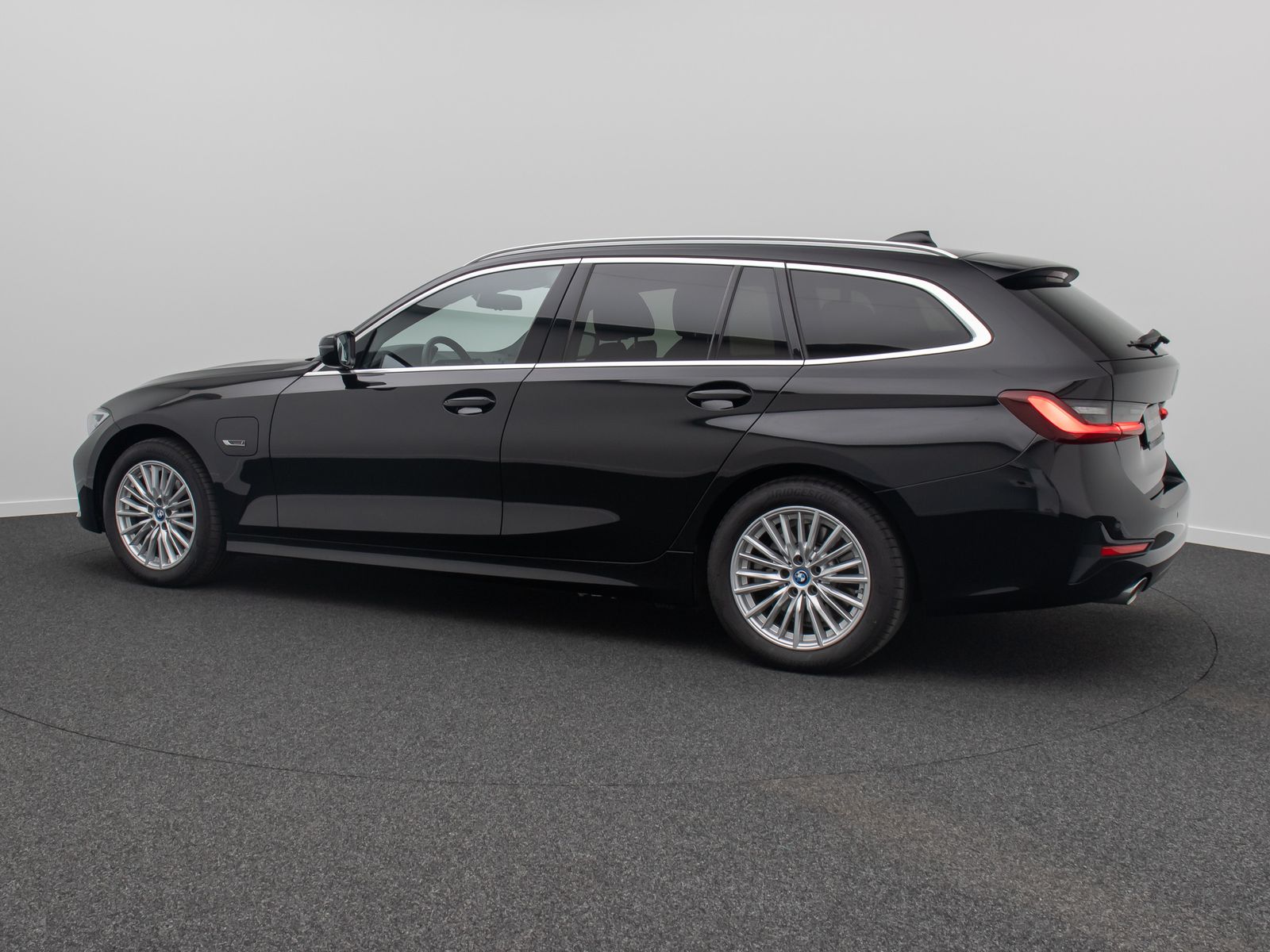 Fahrzeugabbildung BMW 320e Sport Line DAB HiFi CockPitPr Alarm PDC LED