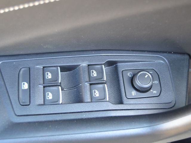 T-Roc 1.5 TSI DSG R-Line AHK/IQ.DRIVE/MATRIX/NAV