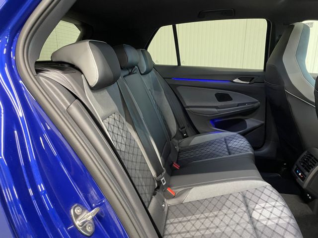 Golf VIII R-Line 1.5 eTSI DSG PANO NAVI