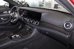 Fahrzeugabbildung Mercedes-Benz E 300 e Autom. AMG LINE COMAND Business HUD uvm.