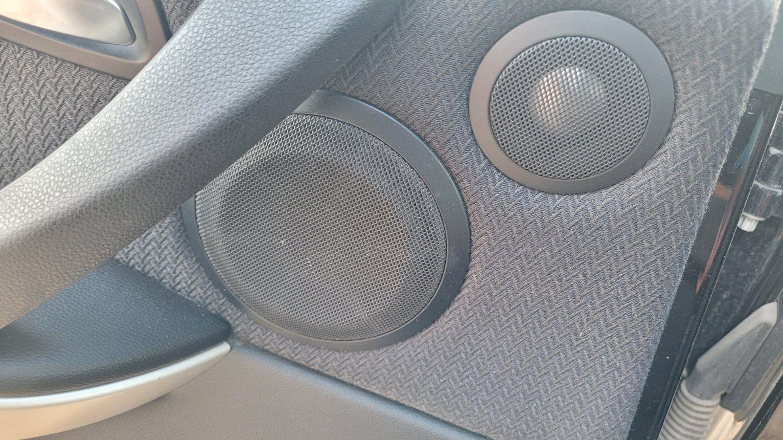 BMW 318 2012 — photo 9