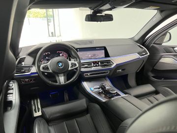 Fahrzeugabbildung BMW X5 xD30d M Sport Laser HUD Kamera Panorama H/K