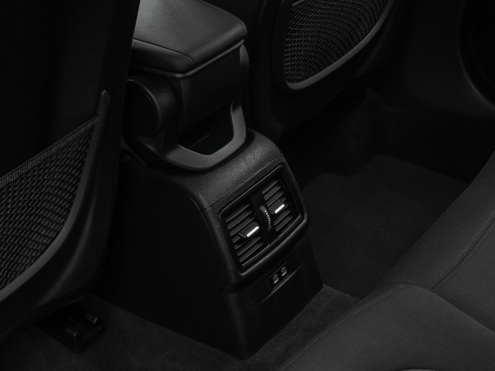 Fahrzeugabbildung BMW X1 sD20i Kamera HUD DAB Alarm Geschwindigkeitsre