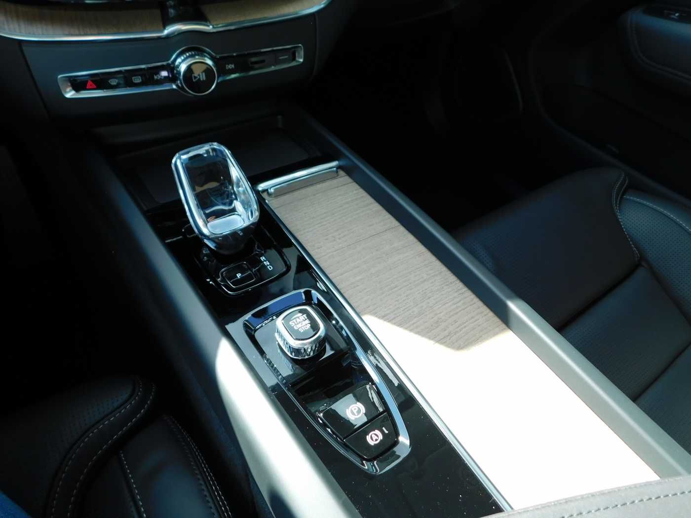 Fahrzeugabbildung Volvo XC60 Plug-In-Hybrid T8 AWD Plug-in Hybrid Ultra