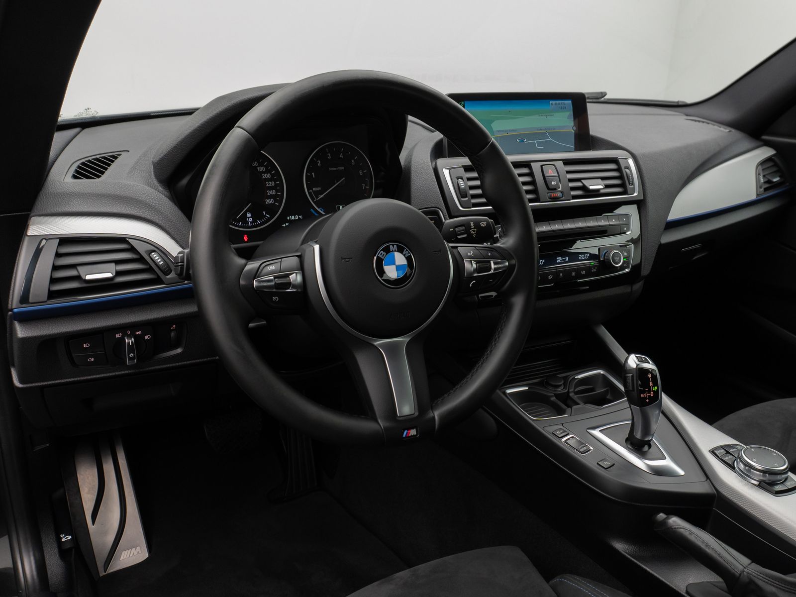 Fahrzeugabbildung BMW 228i Coupé M Sport NaviPro DAB HiFi Xenon PDC