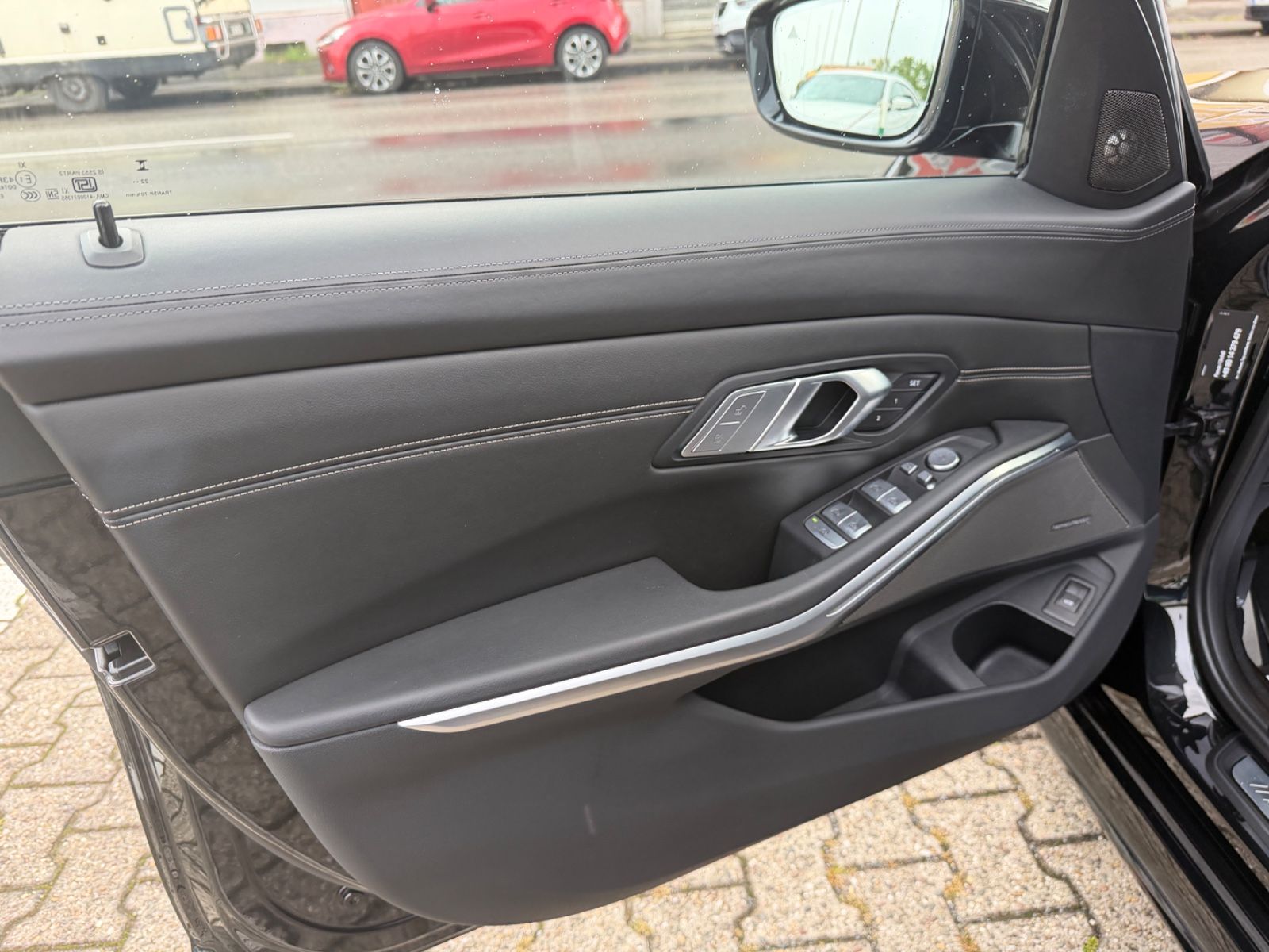 Fahrzeugabbildung BMW 330d xDrive Touring M SPORT PRO PANO STANDH. AHK