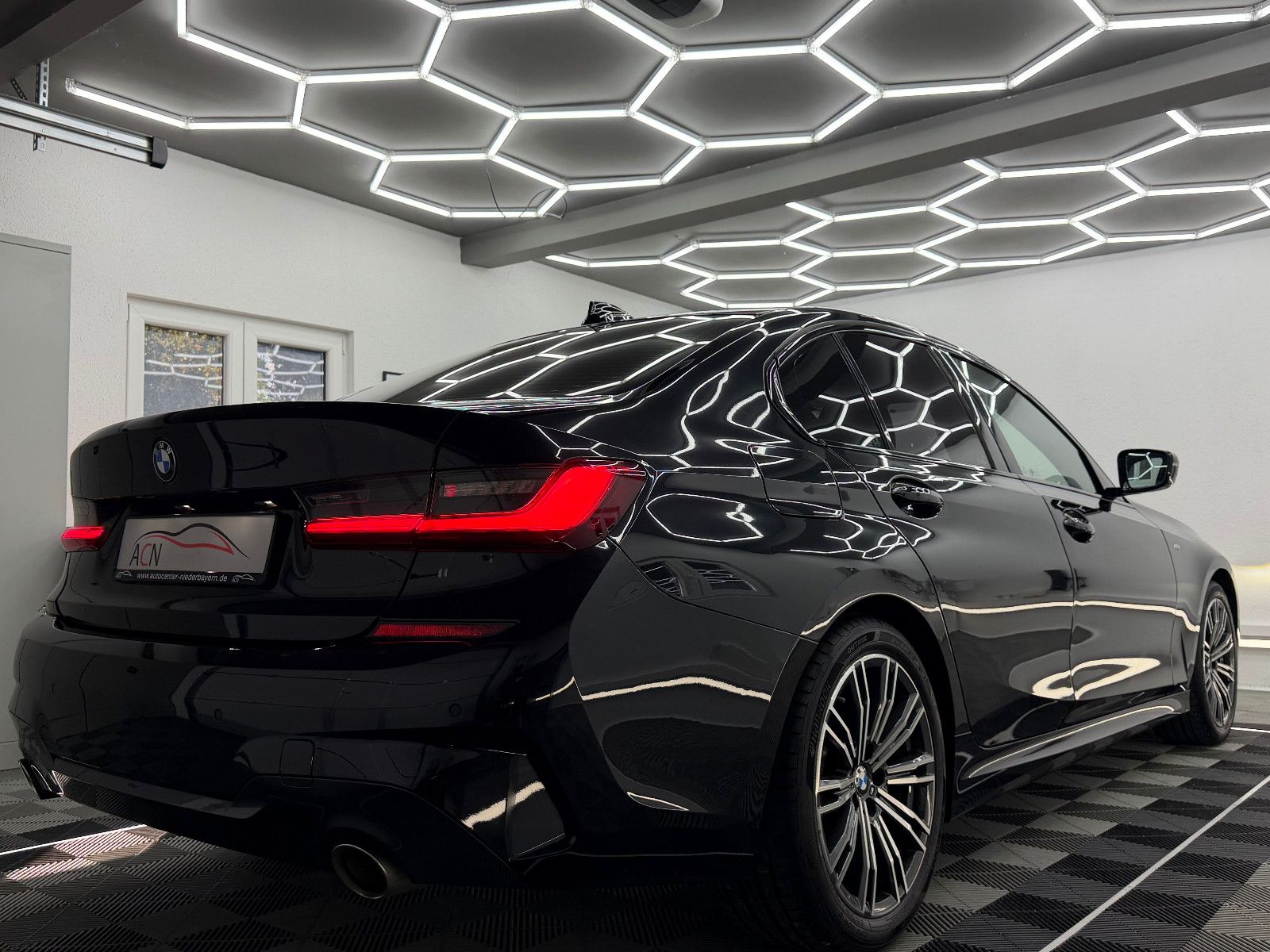 Fahrzeugabbildung BMW 330 i Lim. M SPORT/LED/VRTL COCKPIT/AMBIENTE