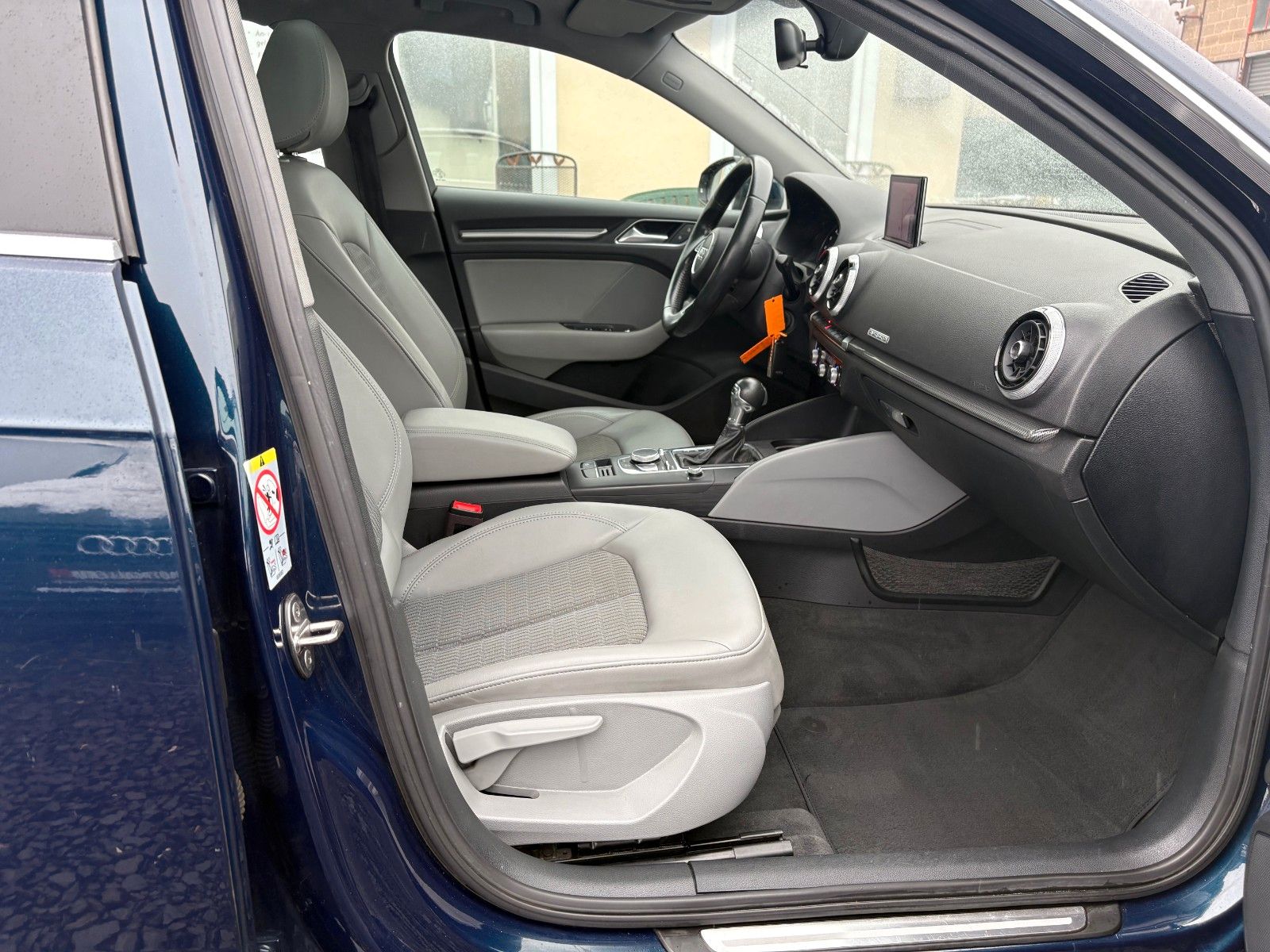 Fahrzeugabbildung Audi A3 Sportback 2.0 TFSI quattro Navi Leder Xenon