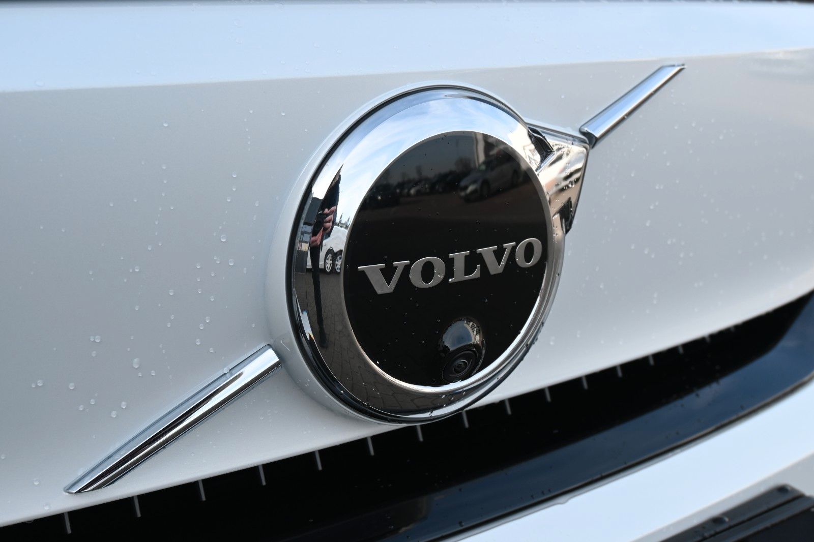 Fahrzeugabbildung Volvo XC40 Ultimate RC Pure Electric AWD*360°*PANO*GSD