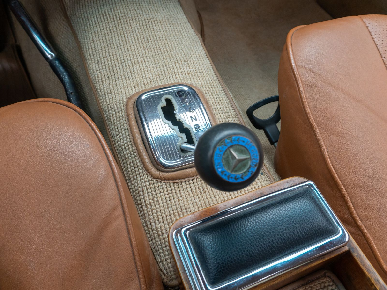 Fahrzeugabbildung Mercedes-Benz 230 SL Pagode H-Zulassung Automatik Leder W113