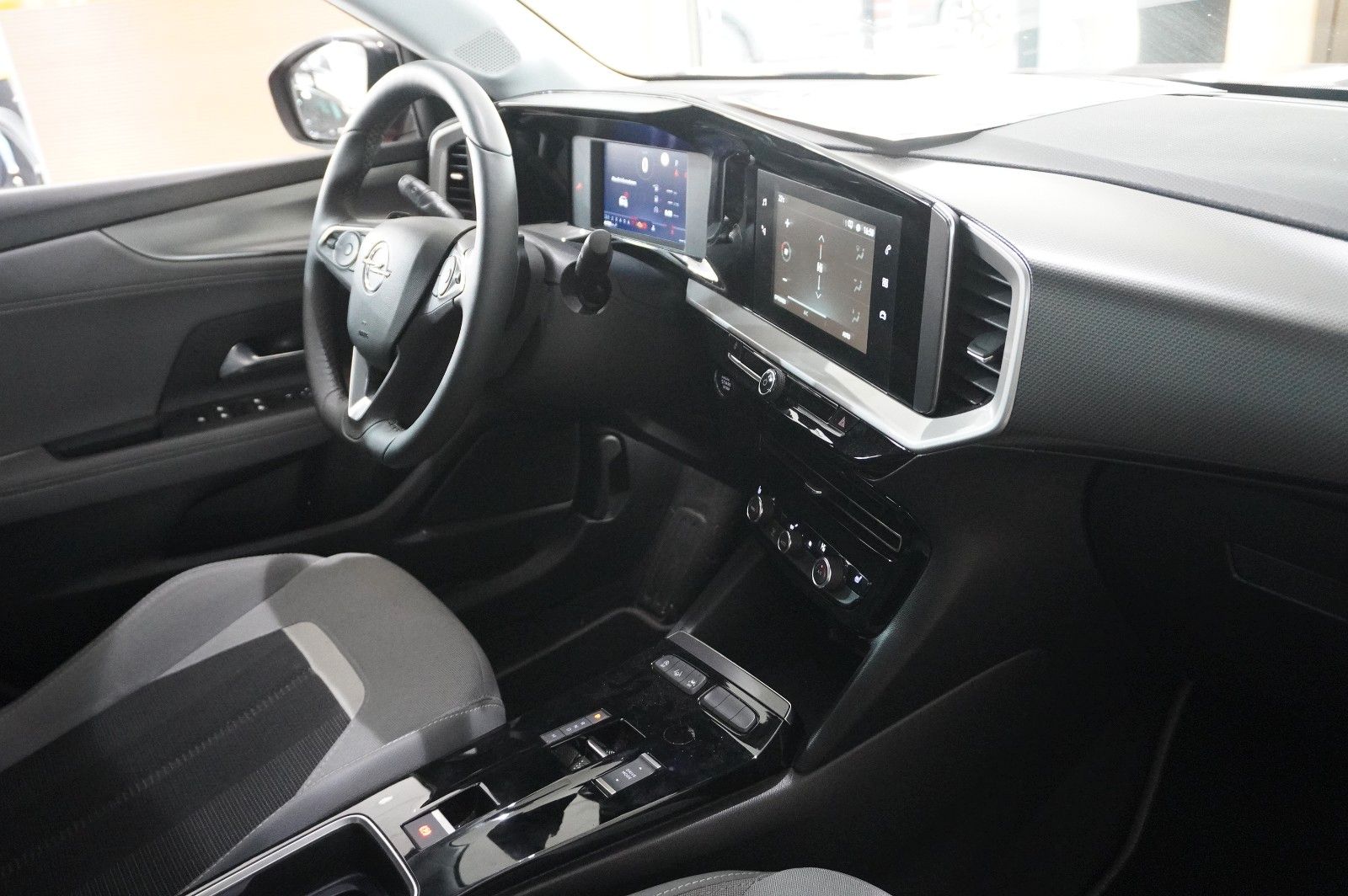 Fahrzeugabbildung Opel Mokka 1.2T ELEGANCE NAVI/LED/KAMERA/SH/SPORT/DAB