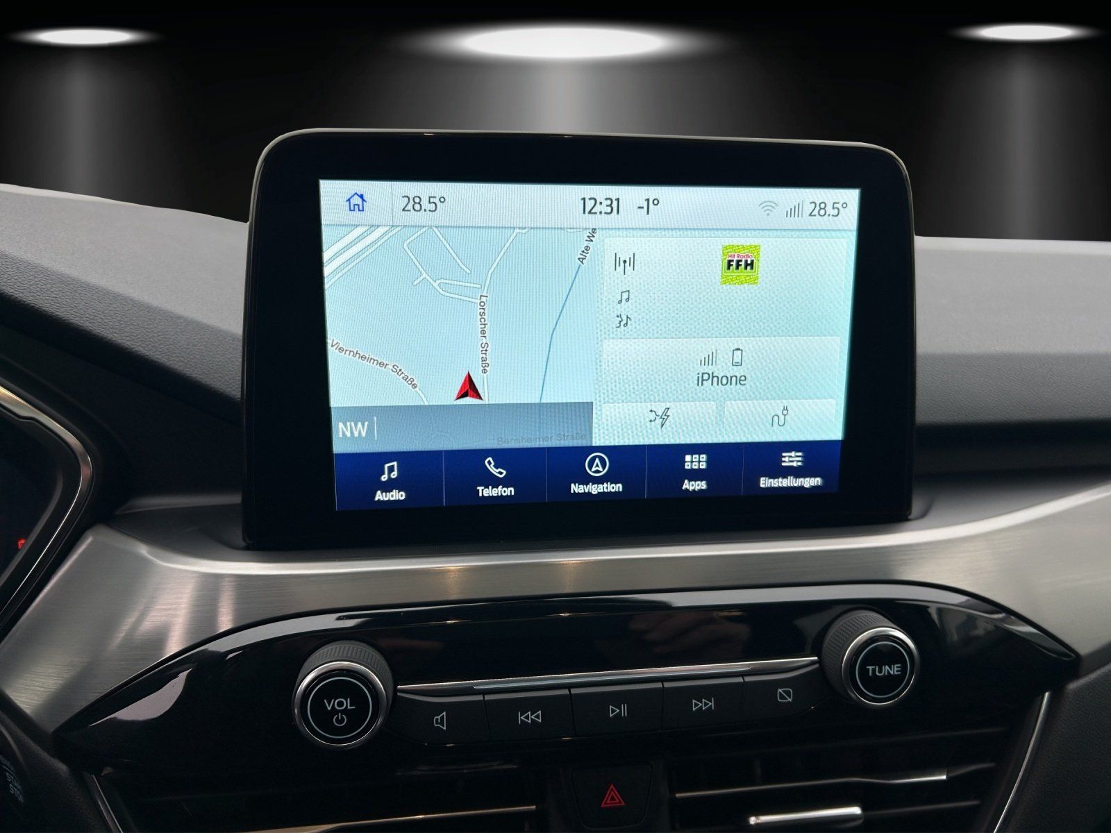 Fahrzeugabbildung Ford Kuga Titanium X PHEV HUD El. Panodach Navi digit