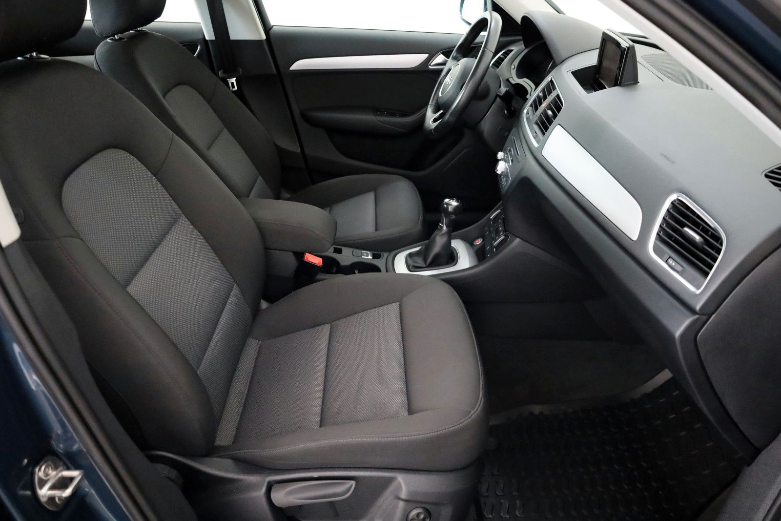 Fahrzeugabbildung Audi Q3 S Line, Navi,LED,Keyless,PDC,SH,AHK SR+WR