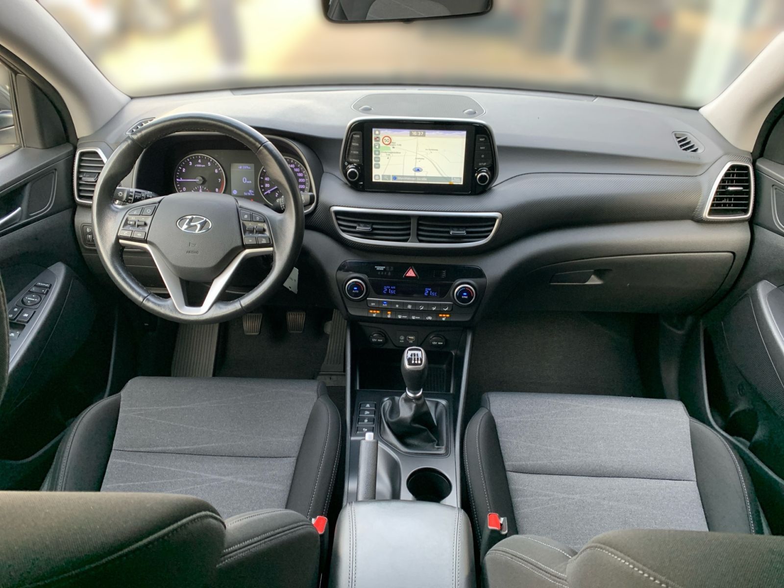 Fahrzeugabbildung Hyundai TUCSON 1.6 Advantage Navi 8x bereift