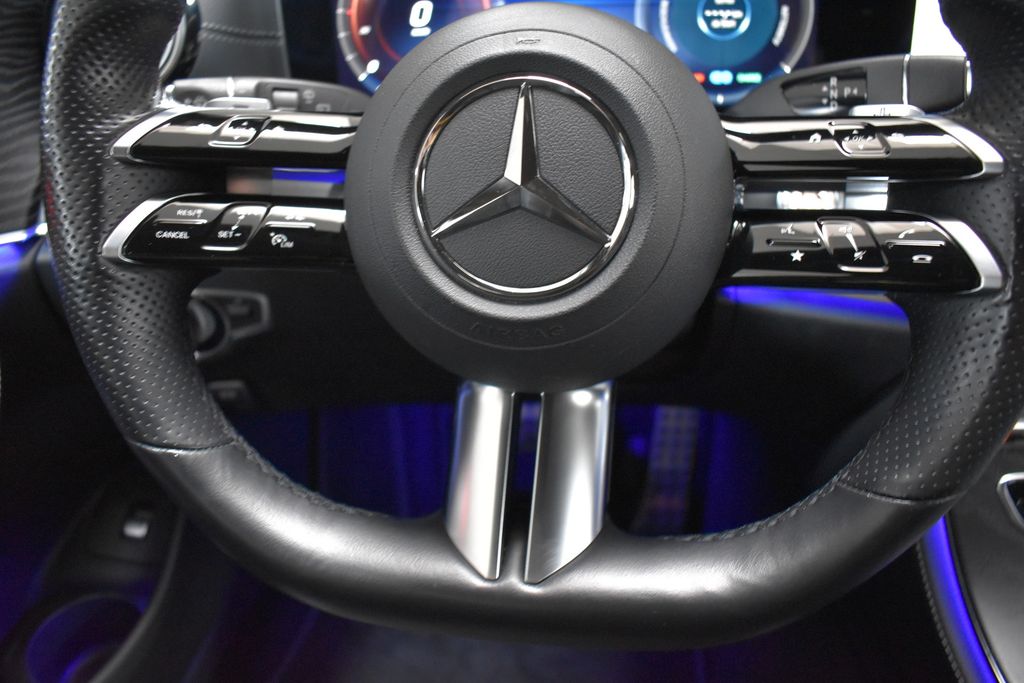Mercedes-Benz E 200 4M AMG NIGHT DISTR KAMERA HUD NETTO 28.200