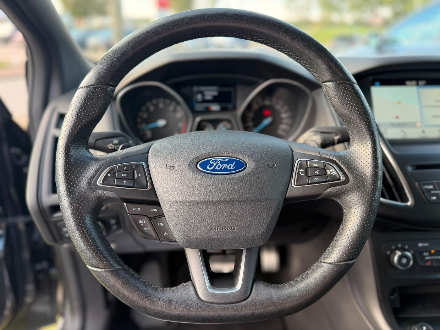 Ford Focus ST-Line Navi PDC SHZ Winterp. Facelift Kam