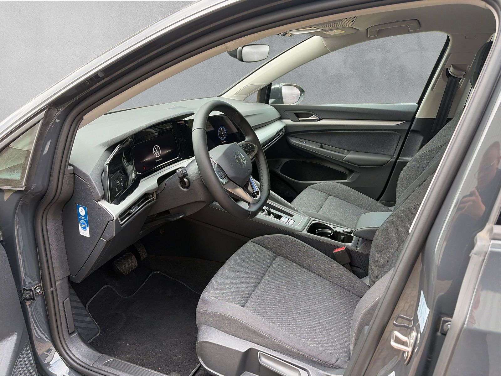 Fahrzeugabbildung Volkswagen Golf Variant 1.5 eTSI Life Kamera AppConnect SHZ