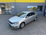 Volkswagen Passat Lim. Comfortline/NAVI/BLUET*/SHZ/TEMPOMAT - gebrauchte VW Passat aus dem Jahr 2013