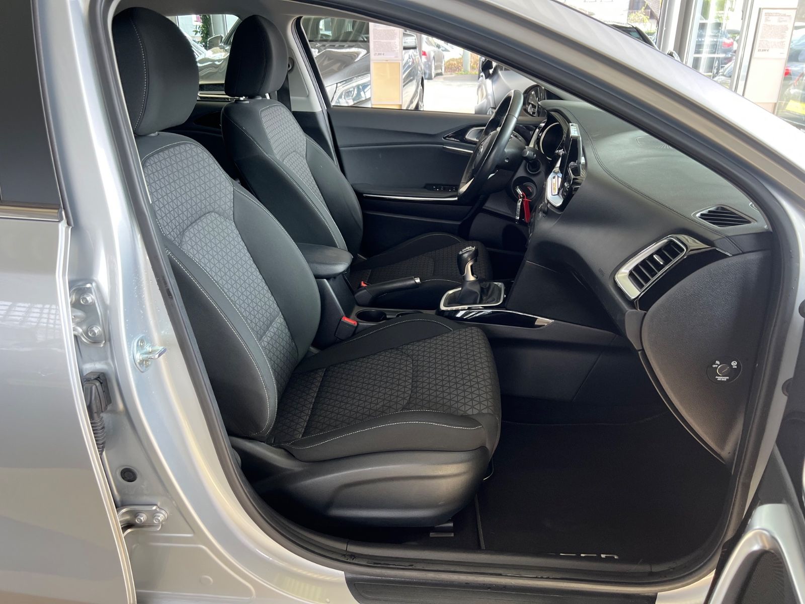 Fahrzeugabbildung Kia cee'd / Ceed Vision *LED*NAVI*CARPLAY*KAMERA*