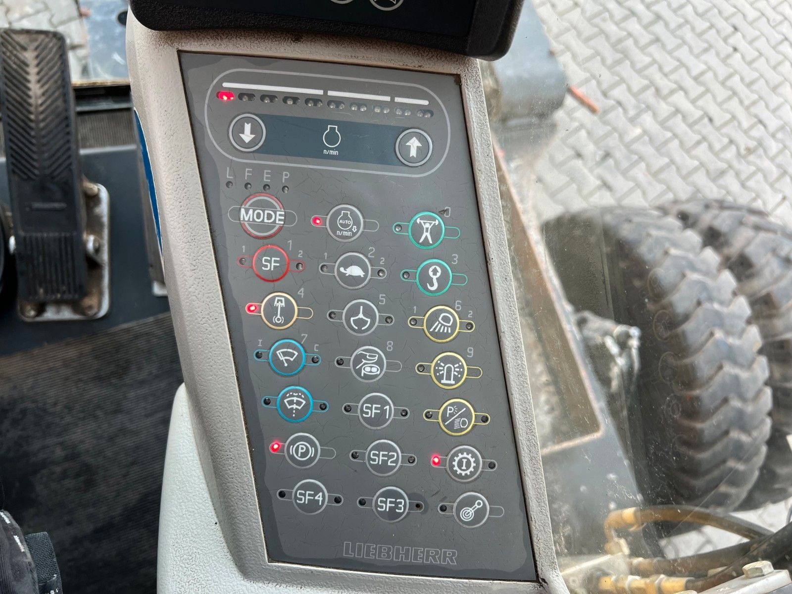 Fahrzeugabbildung Liebherr A 900 C ZW Litronic / 19.616 h / 2009