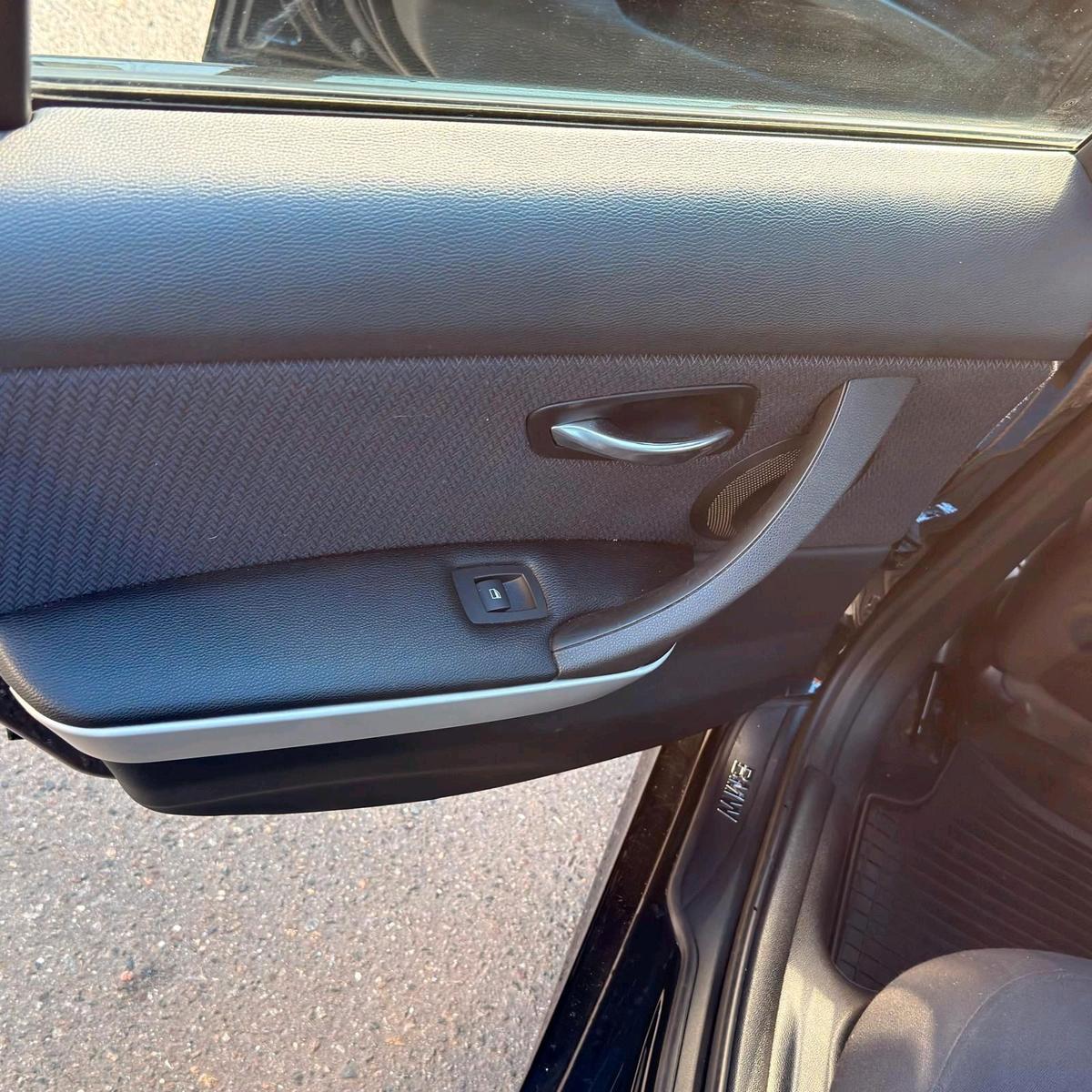 BMW 320 2011 — photo 12