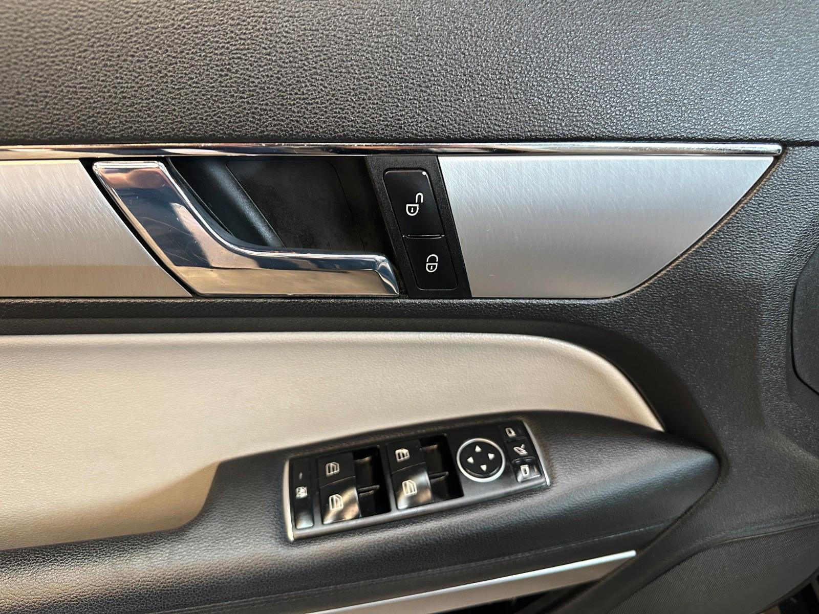 Mercedes-Benz E 200 *NACKENHZ*SITZHZ/Belüftung*NAVI*PDC*TEMPO*
