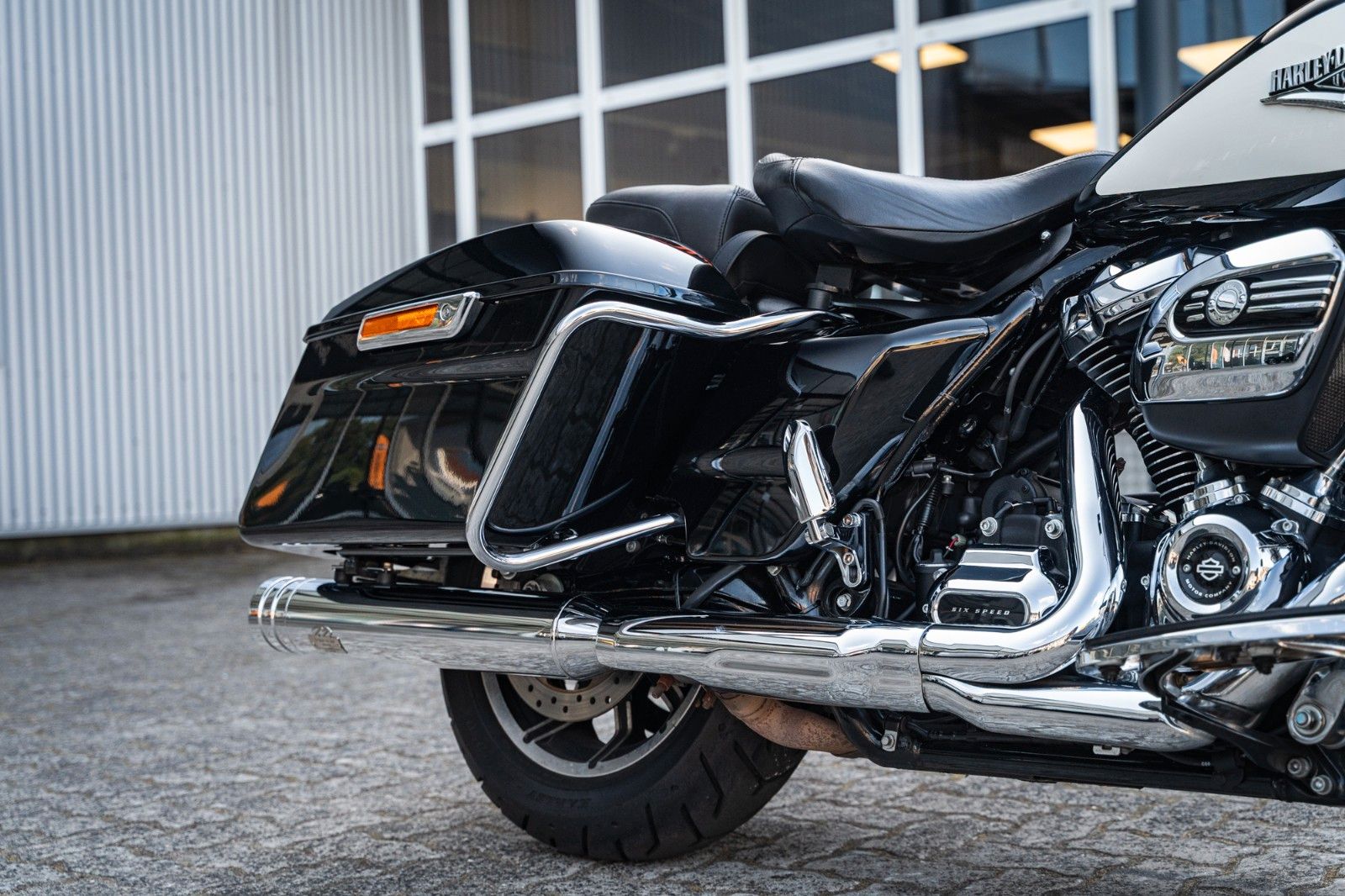 Fahrzeugabbildung Harley-Davidson ROAD KING POLICE FLHP TOURING - JEKILL&HYDE