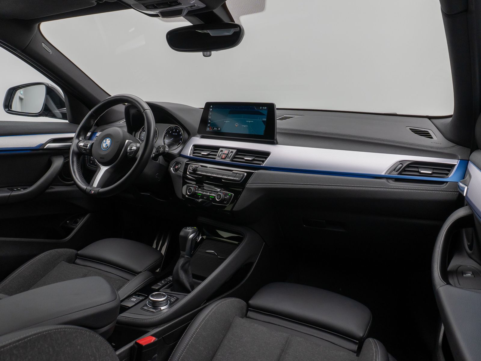 Fahrzeugabbildung BMW X2 xD25e M Sport HUD DAB HiFi LED Alarm 20Zoll