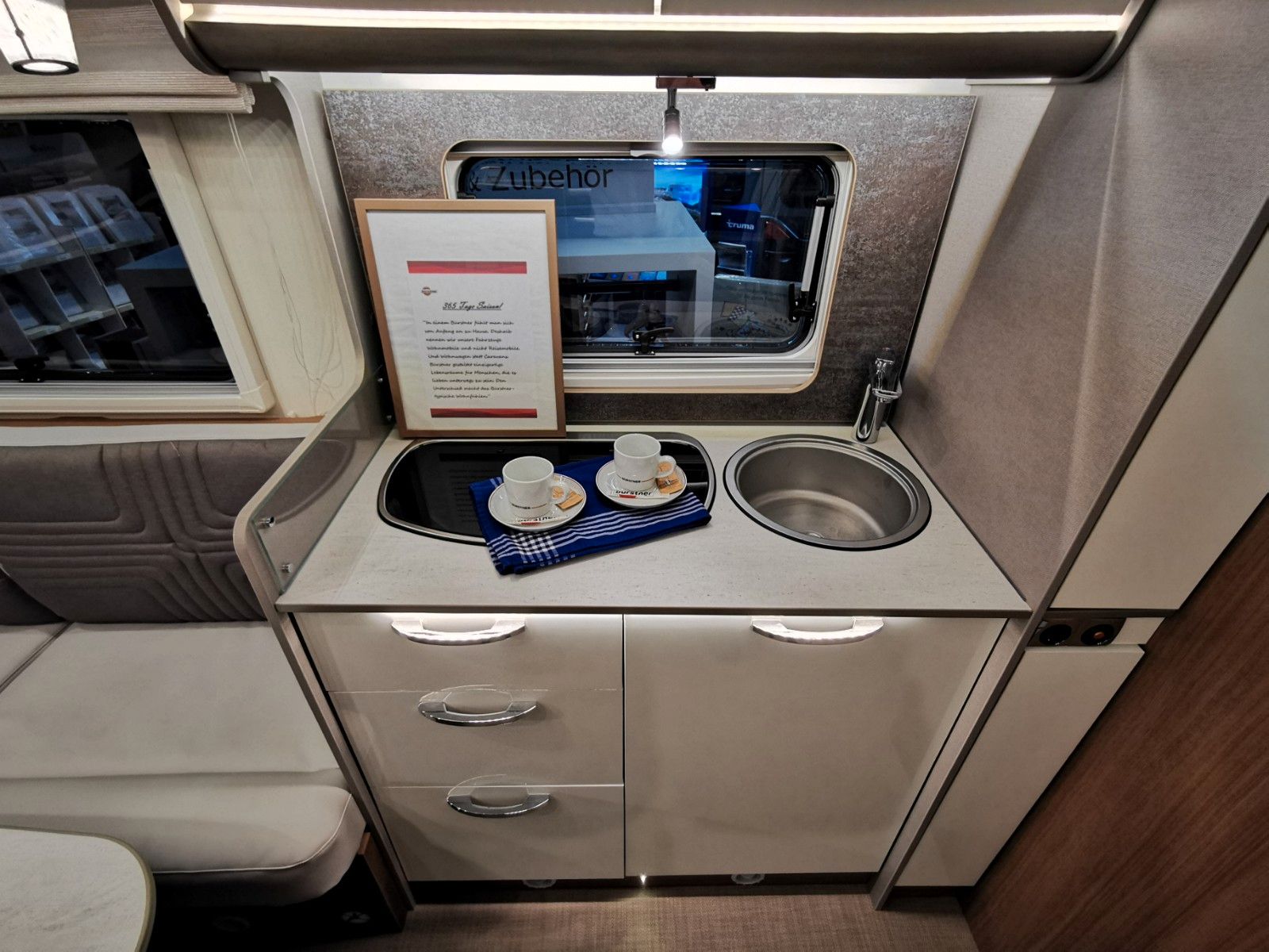 Fahrzeugabbildung Bürstner Lyseo Gallery TD 649 G SPAREN SIE € 47.609!