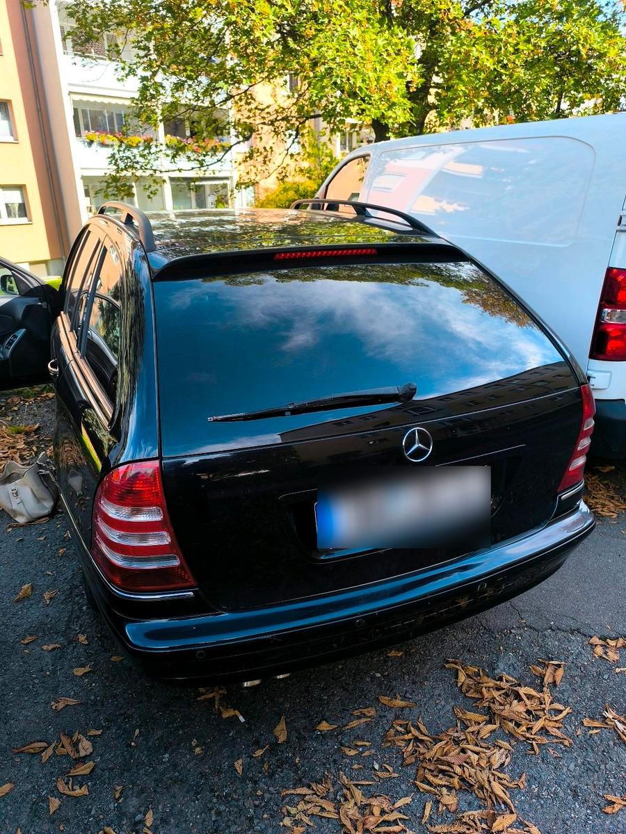 Mercedes-Benz C220 2007 — rear view