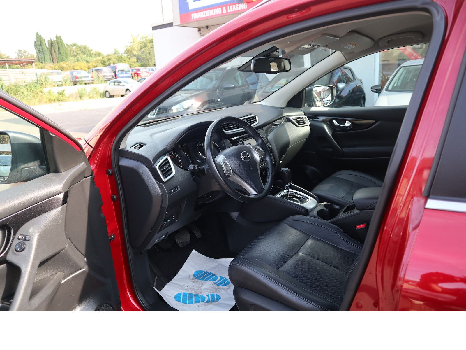 Fahrzeugabbildung Nissan Qashqai Tekna Navi Leder Scheckheftgepflegt