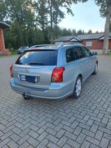 Toyota Avensis Combi Travel 1.8-l-VVT-i Travel - Toyota Avensis Travel mit Benzin-Antrieb